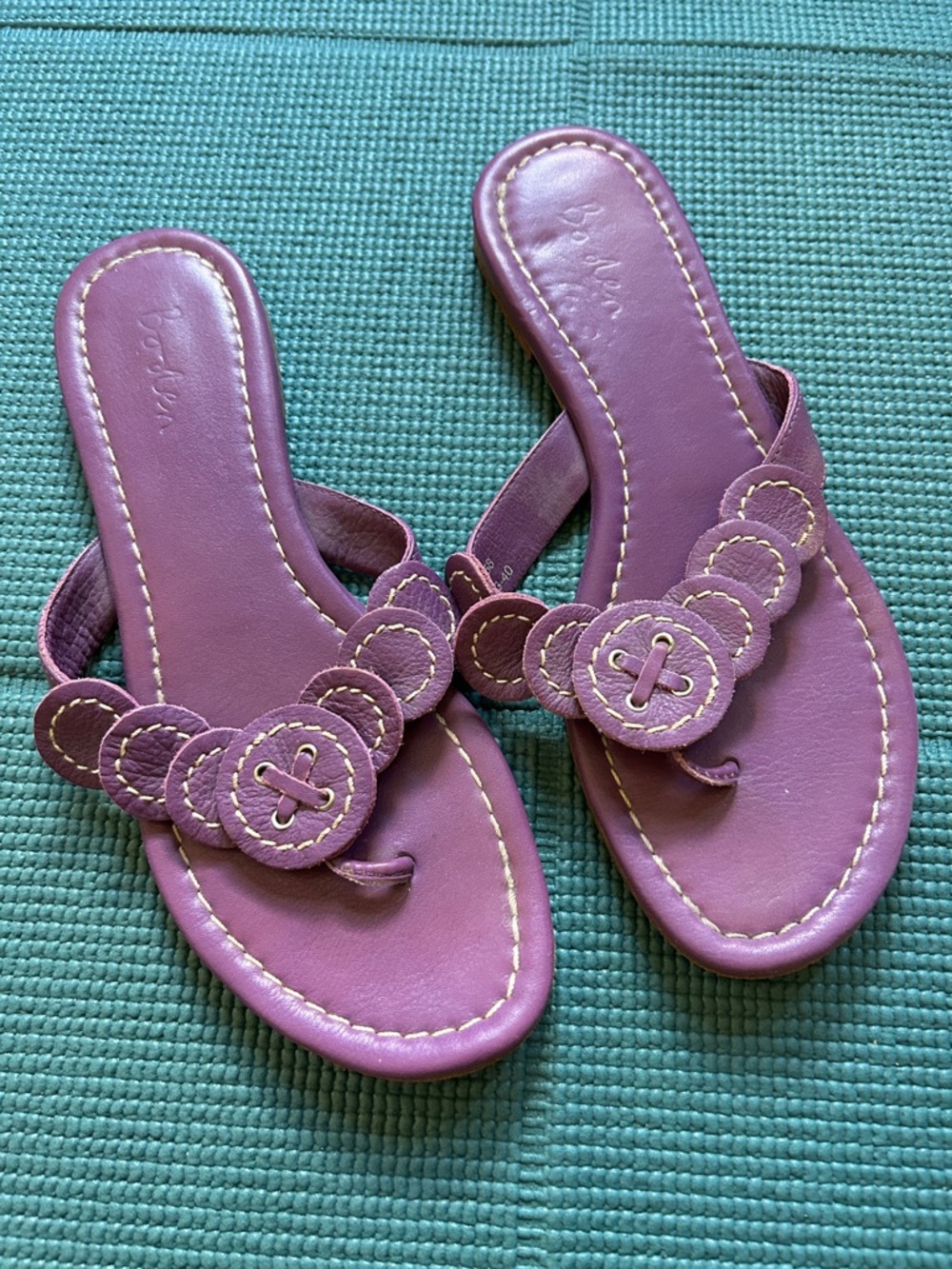 Boden gorgeous purple ´button’ thong sandals. 40/ 9.5